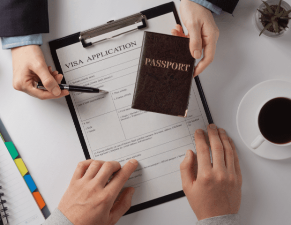 UAE Visa on Arrival or Pre Arranged Visa: Which One is Better